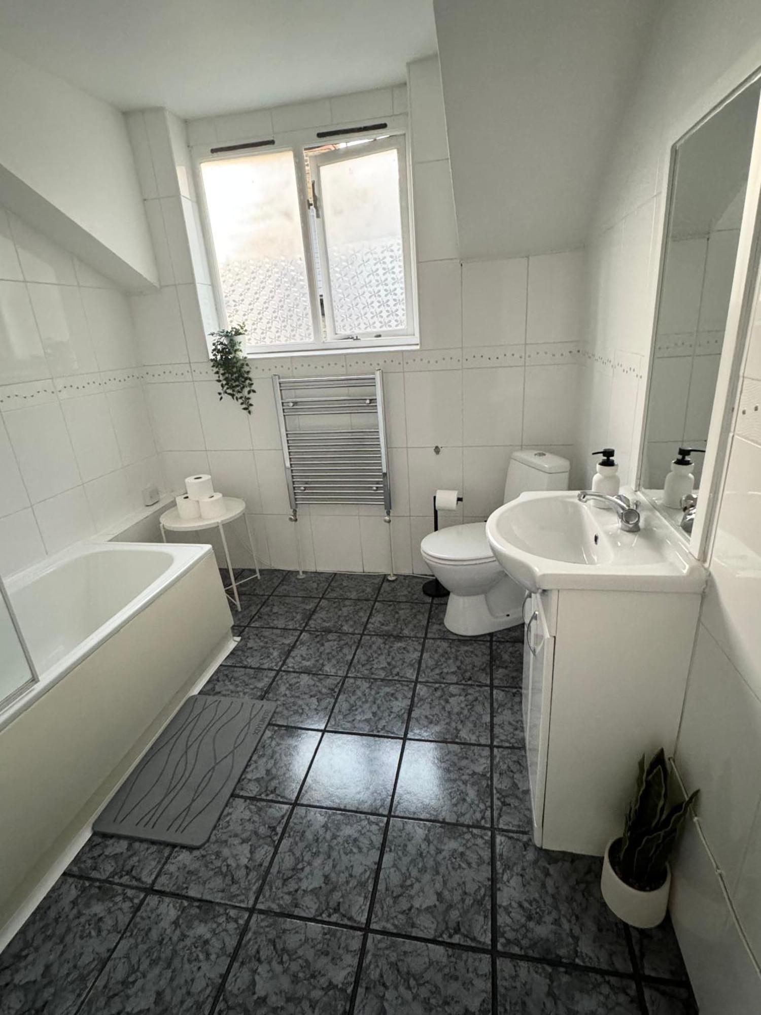 Spacious 2 Bed Flat In لندن المظهر الخارجي الصورة